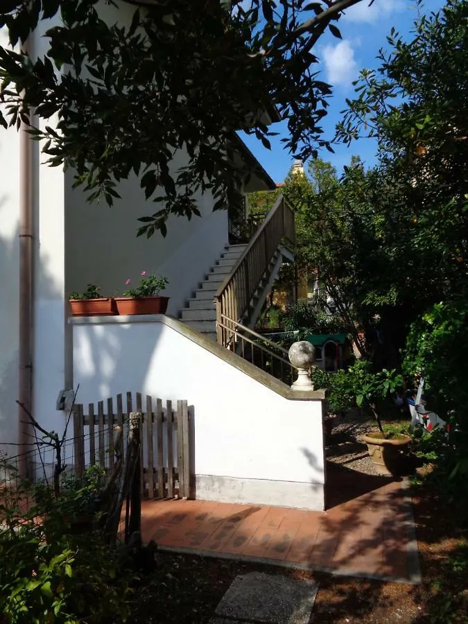 Apartment Ferienwohnung La Casa Di Nina Quercianella Italien
