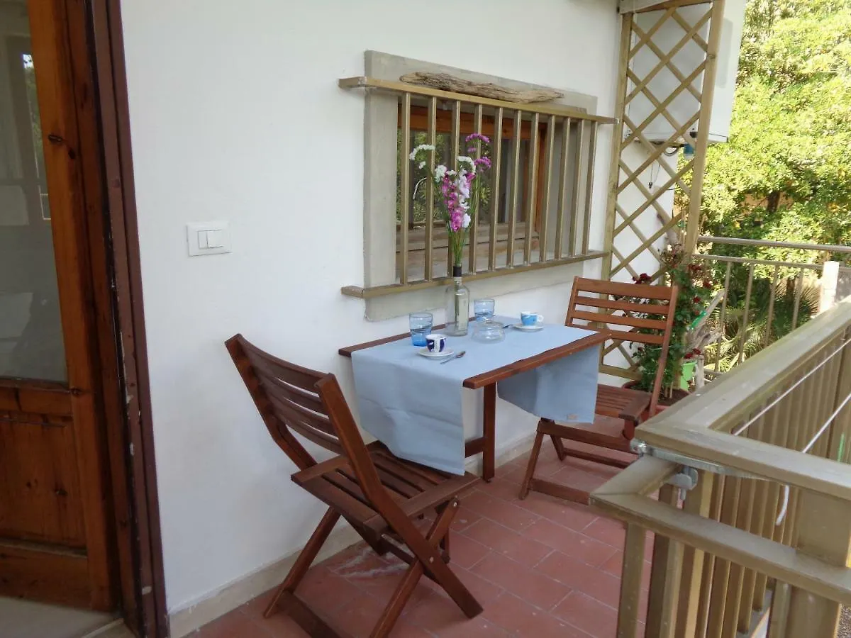 Apartment Ferienwohnung La Casa Di Nina Quercianella